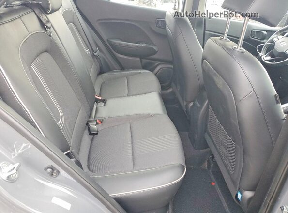 KMHRC8A31NU185046 2022 HYUNDAI VENUE Gray Widok wnętrza z tyłu