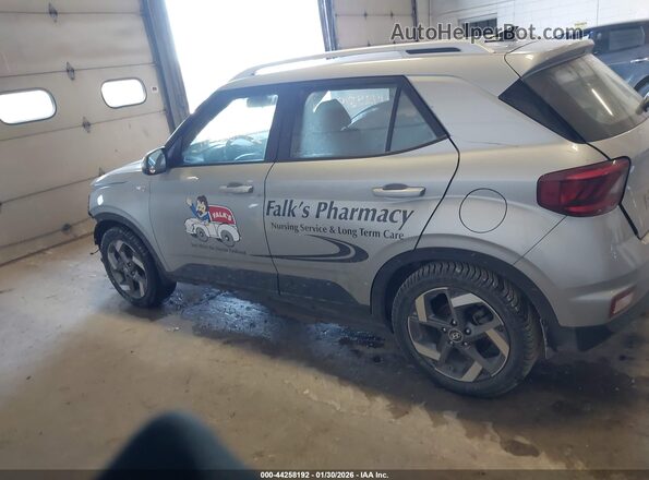 KMHRC8A32NU158552 2022 HYUNDAI VENUE Silver 
