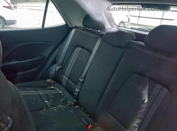 KMHRC8A33NU197862 2022 HYUNDAI VENUE Red Vista de los asientos traseros