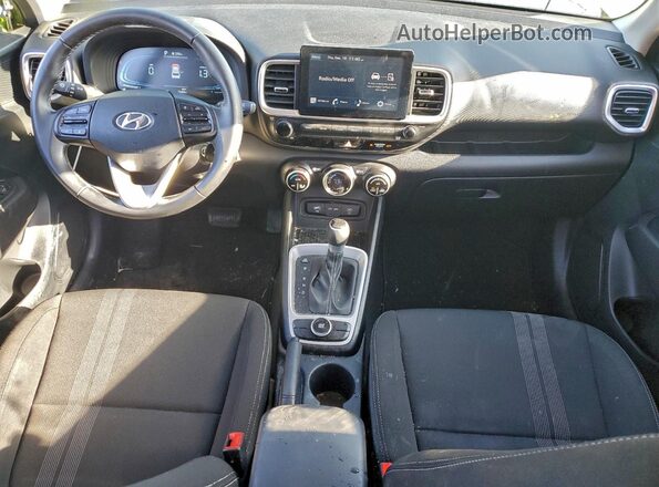 KMHRC8A34PU256615 2023 HYUNDAI VENUE Green Vista del salpicadero
