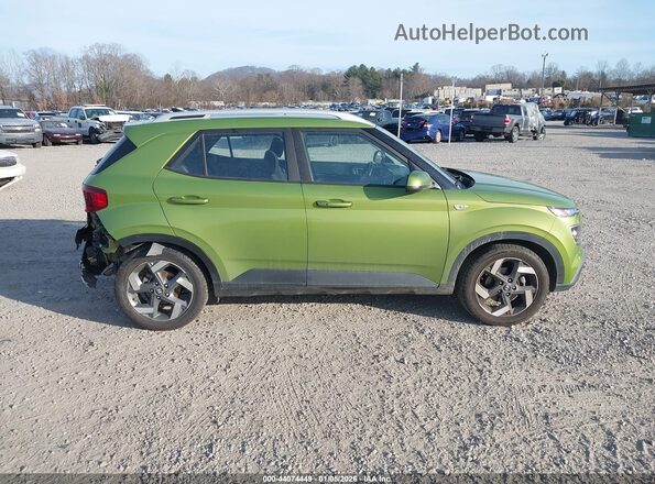 KMHRC8A35MU097566 2021 HYUNDAI VENUE Green Rear interior view