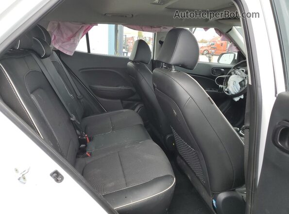 KMHRC8A35NU204858 2022 HYUNDAI VENUE Белый Вид задней части салона