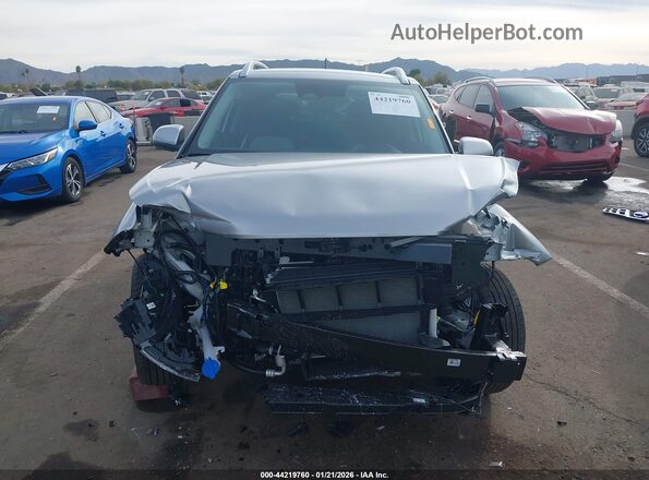 KMHRC8A35TU438494 2026 HYUNDAI VENUE Серебряный Вид задней части салона
