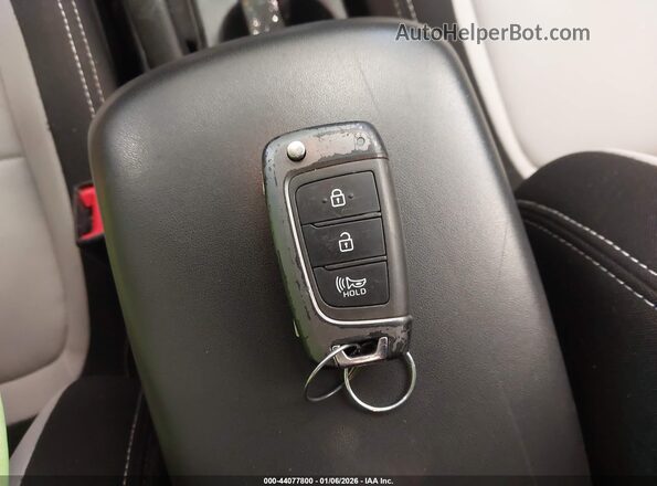 KMHRC8A37MU114285 2021 HYUNDAI VENUE Gray წინა პანელის ხედი