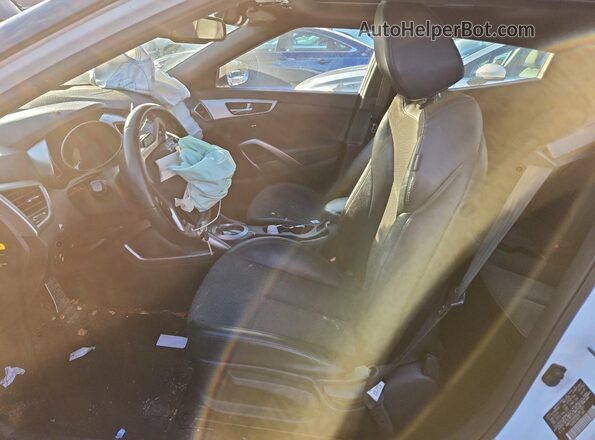 KMHTC6AD8GU267507 2016 HYUNDAI VELOSTER White წინა სალონის ხედი