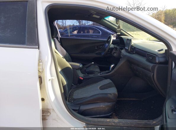 KMHTG6AF9KU009057 2019 HYUNDAI VELOSTER White Вид салону спереду