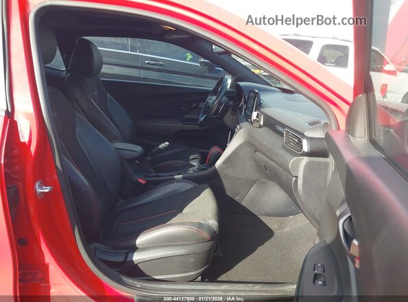 KMHTG6AFXKU003770 2019 HYUNDAI VELOSTER Красный Вид салона спереди