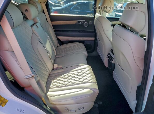 KMUHCESC2PU127055 2023 GENESIS GV80 White Vista interior trasera