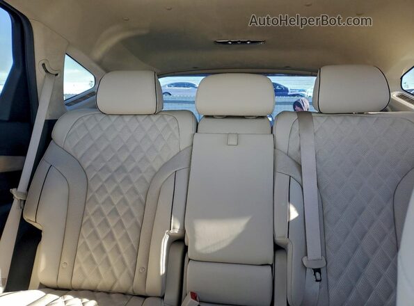 KMUHCESC2PU127055 2023 GENESIS GV80 White Vista de los asientos traseros