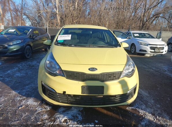 KNADM4A33G6676887 2016 KIA RIO Желтый Вид задней части салона