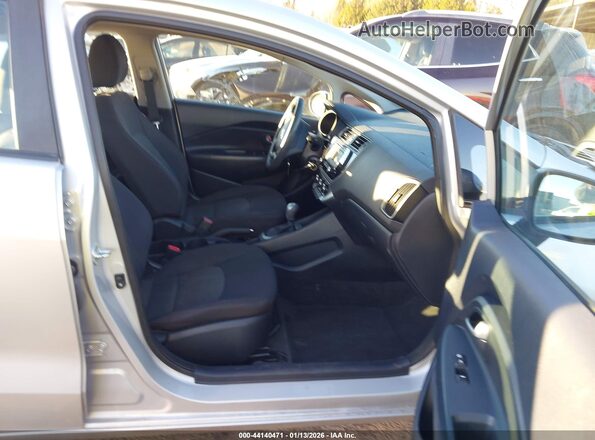 KNADM4A38H6071068 2017 KIA RIO Silver 