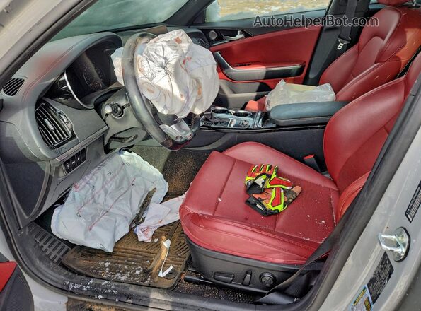 KNAE35LD5N6106499 2022 KIA STINGER Серый Вид салона спереди
