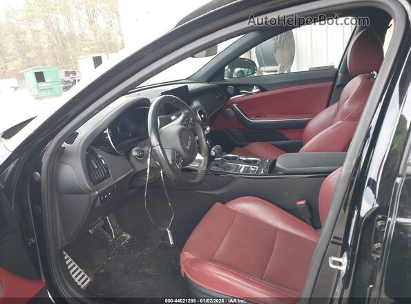 KNAE35LDXP6136925 2023 KIA STINGER Черный Вид салона спереди