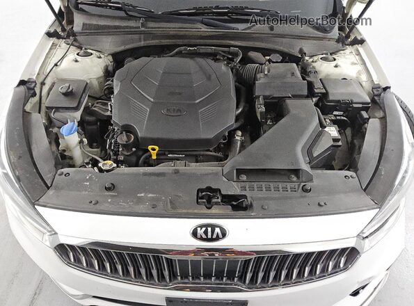 KNALC4J15H5066171 2017 KIA CADENZA White 