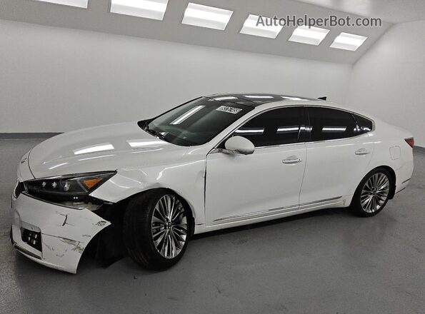 KNALC4J15H5066171 2017 KIA CADENZA White 