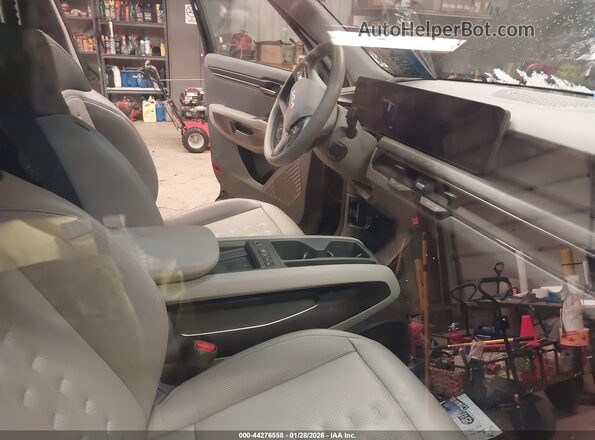 KNDAFFS58R6036396 2024 KIA EV9 Black Вид салону спереду
