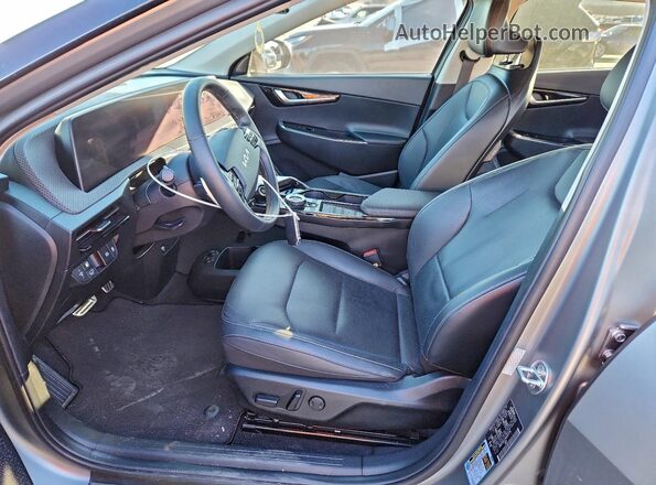 KNDC3DLC2N5041774 2022 KIA EV6 Gray Vista interior delantera