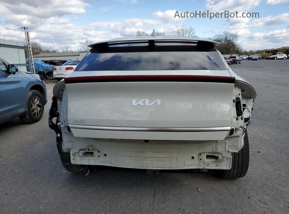 KNDC3DLC6N5073532 2022 KIA EV6 Cream Rear view