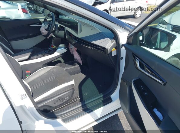 KNDC44LA1R5214265 2024 KIA EV6 White Սալոնի դիմացի տեսք