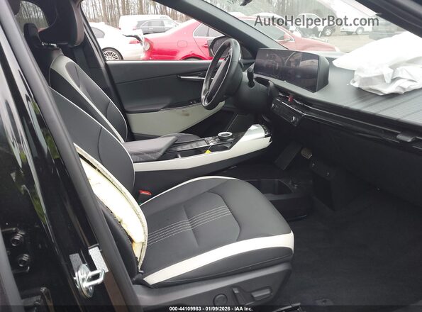 KNDC4DLC8R5169617 2024 KIA EV6 Black Widok wnętrza z przodu