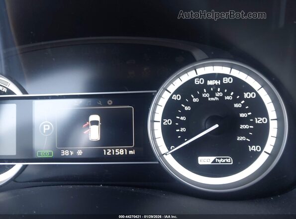 KNDCB3LC1J5204633 2018 KIA NIRO White 
