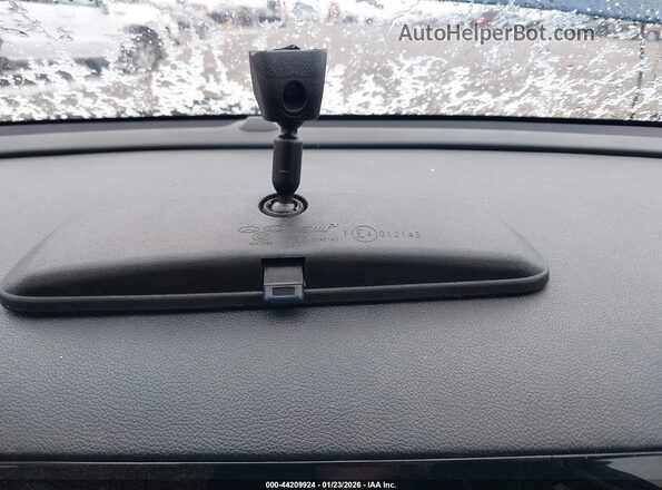 KNDCB3LC2J5210568 2018 KIA NIRO Blue 