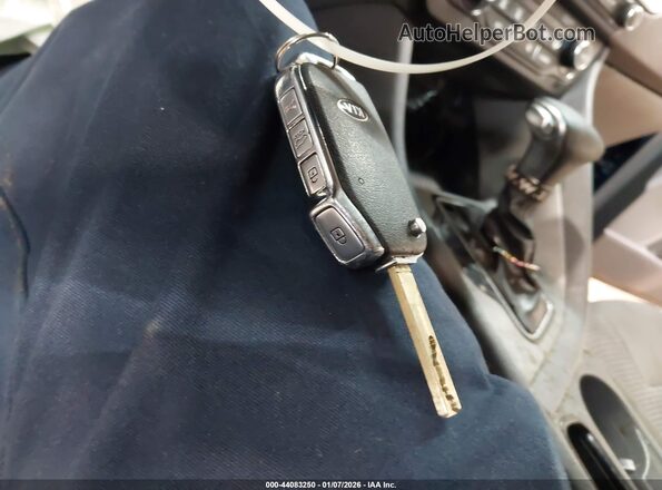 KNDCB3LC2N5512223 2022 KIA NIRO Blue Dashboard view