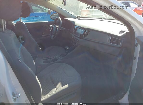 KNDCB3LC5H5065066 2017 KIA NIRO White Սալոնի դիմացի տեսք