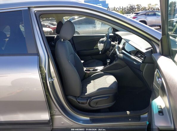 KNDCB3LC5N5511017 2022 KIA NIRO Gray Vista interior delantera