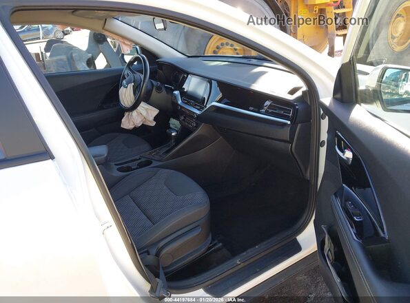 KNDCB3LC5N5527699 2022 KIA NIRO White Widok wnętrza z przodu