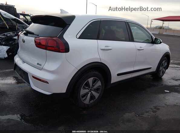KNDCB3LC6H5078781 2017 KIA NIRO White 