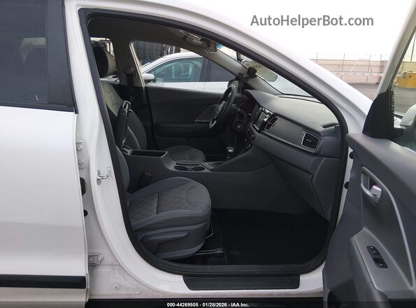 KNDCB3LC6H5078781 2017 KIA NIRO White 