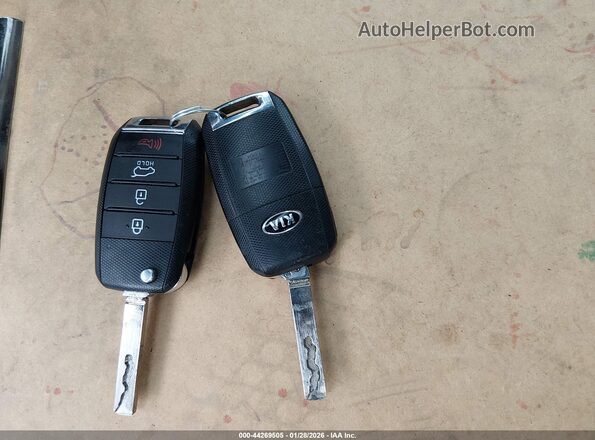 KNDCB3LC6H5078781 2017 KIA NIRO White 