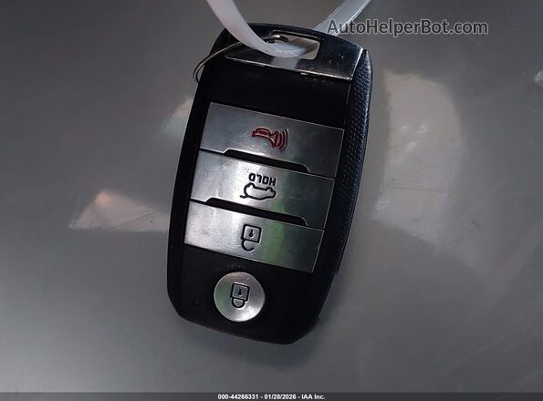 KNDCB3LC9K5337741 2019 KIA NIRO White Widok deski rozdzielczej