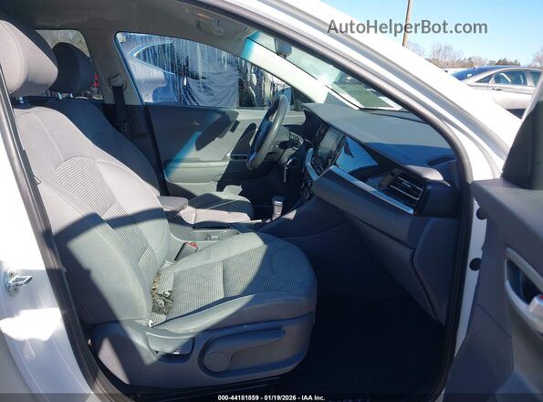 KNDCB3LCXM5471564 2021 KIA NIRO Белый Вид салона спереди