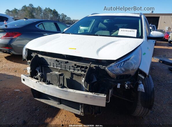 KNDCB3LCXM5471564 2021 KIA NIRO Белый Вид спереди