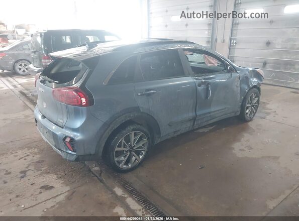 KNDCC3LC0N5532435 2022 KIA NIRO Blue Trasero derecho