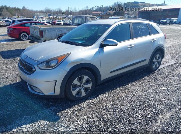 KNDCC3LC4H5043217 2017 KIA NIRO Silver Առջևի ձախ երեք քառորդ տեսարան