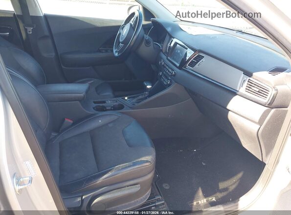KNDCC3LC4H5043217 2017 KIA NIRO Silver Սալոնի դիմացի տեսք