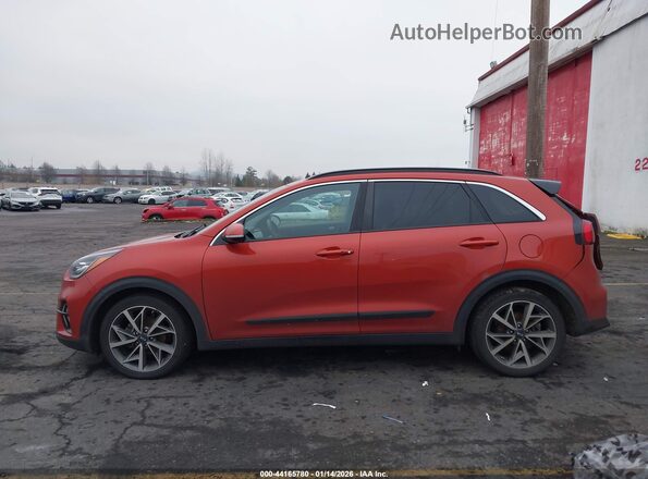 KNDCC3LC4M5476952 2021 KIA NIRO Orange 