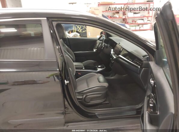 KNDCC3LG0N5118025 2022 KIA NIRO EV Black Vista interior delantera