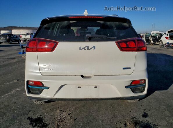 KNDCC3LG6N5142538 2022 KIA NIRO White Rear view