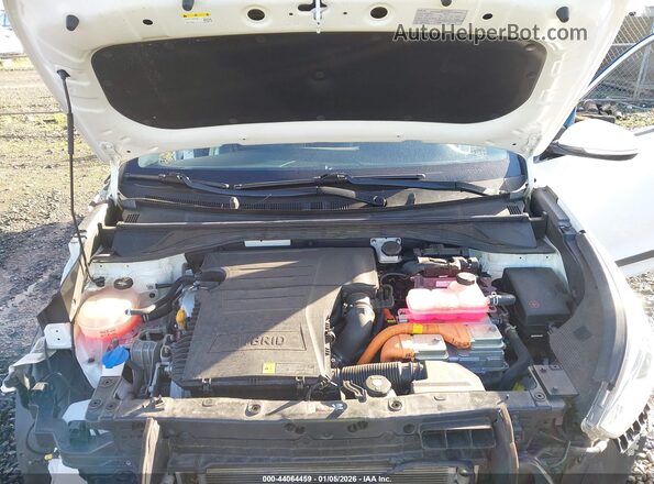 KNDCE3LC1N5529974 2022 KIA NIRO White Вид ззаду