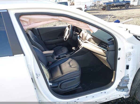 KNDCE3LC1N5529974 2022 KIA NIRO White Вид салону спереду