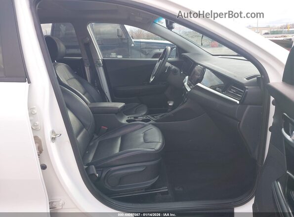 KNDCE3LC2N5529370 2022 KIA NIRO White Вид салону спереду