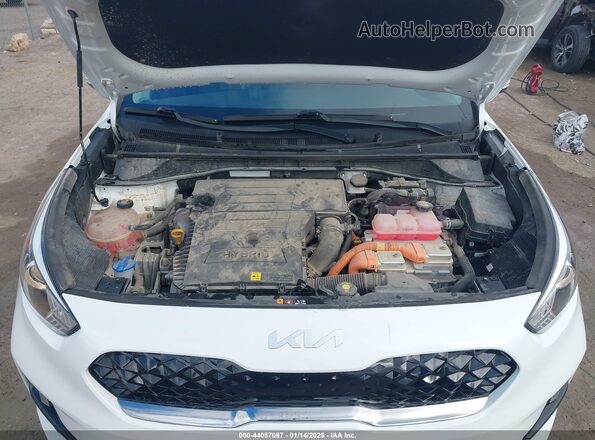 KNDCE3LC2N5529370 2022 KIA NIRO White Вид ззаду