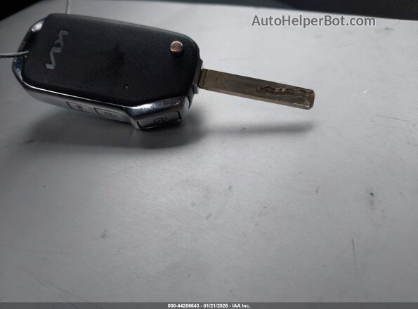 KNDCP3LE4P5111097 2023 KIA NIRO Gray 