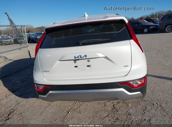 KNDCP3LE8S5304619 2025 KIA NIRO White 