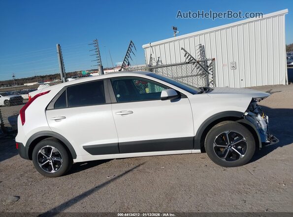KNDCP3LE8S5304619 2025 KIA NIRO White 360 interior view