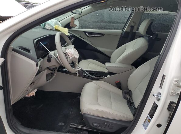KNDCR3L13P5038067 2023 KIA NIRO White 